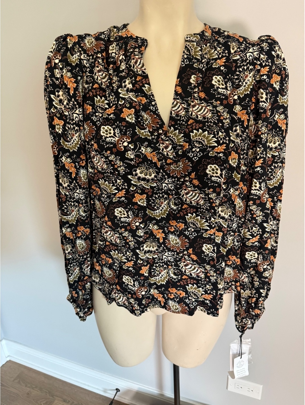 Treasure & Bond Women's Black Floral Puff Sleeve Vintage Style Blouse